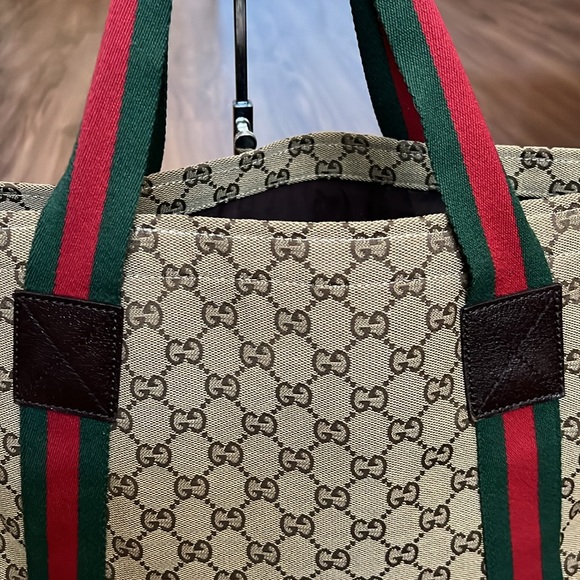 A307- ๐ฏ% authentic Gucci tote bag - Picture 10 of 16